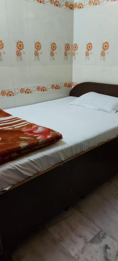 Mj Chawla Homestay Double Bed Attached Bathroom Room 암리차르 외부 사진