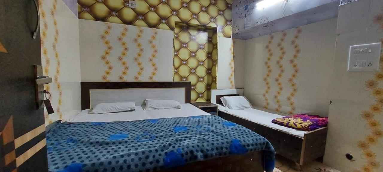 Mj Chawla Homestay Double Bed Attached Bathroom Room 암리차르 외부 사진