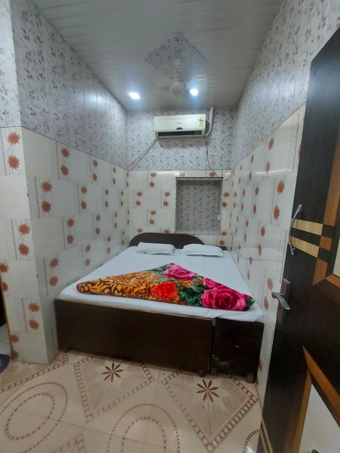 Mj Chawla Homestay Double Bed Attached Bathroom Room 암리차르 외부 사진
